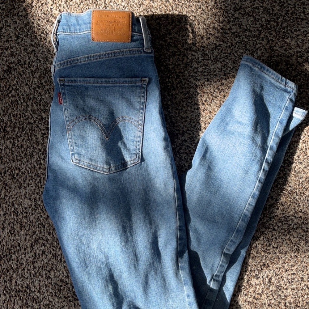 Levi's jeans. Size 26